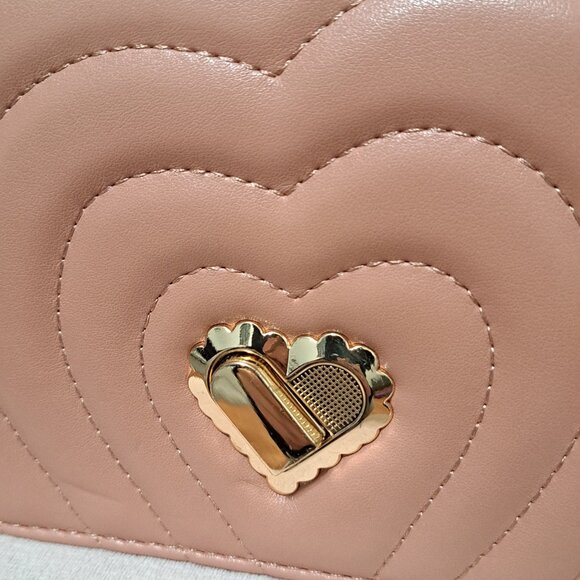 MMS Full front flap purse crossbody Heart clasp - Picture 3 of 6